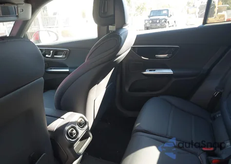 2025 Mercedes-Benz Glc 300 4Matic Suv z USA, uszkodzony, nr VIN W1NKM4HB9SF270089